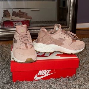 Nike Air Huarache Women’s “Particle Beige” Sneaker